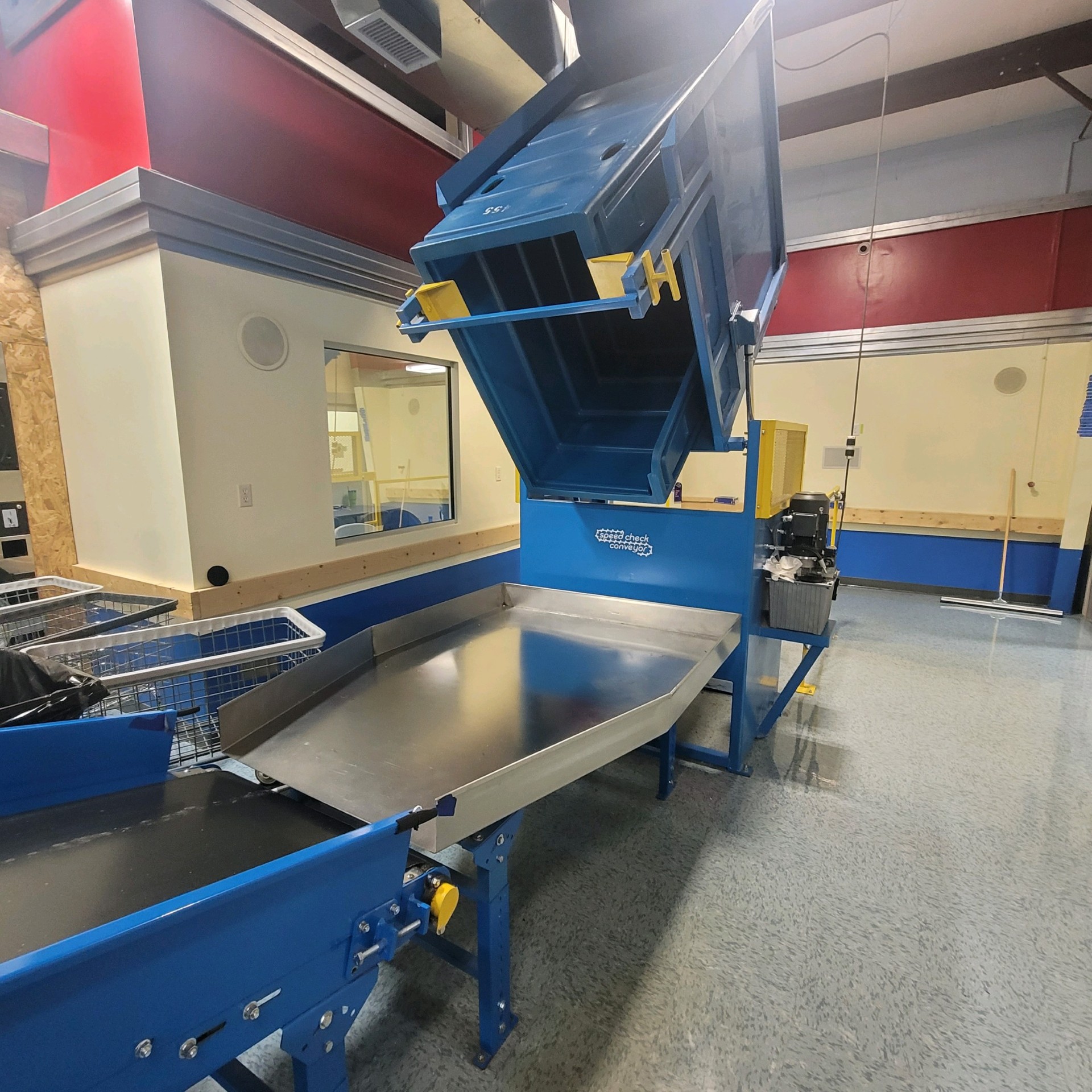 Commercial linen washing equipment at Hollister Laundry