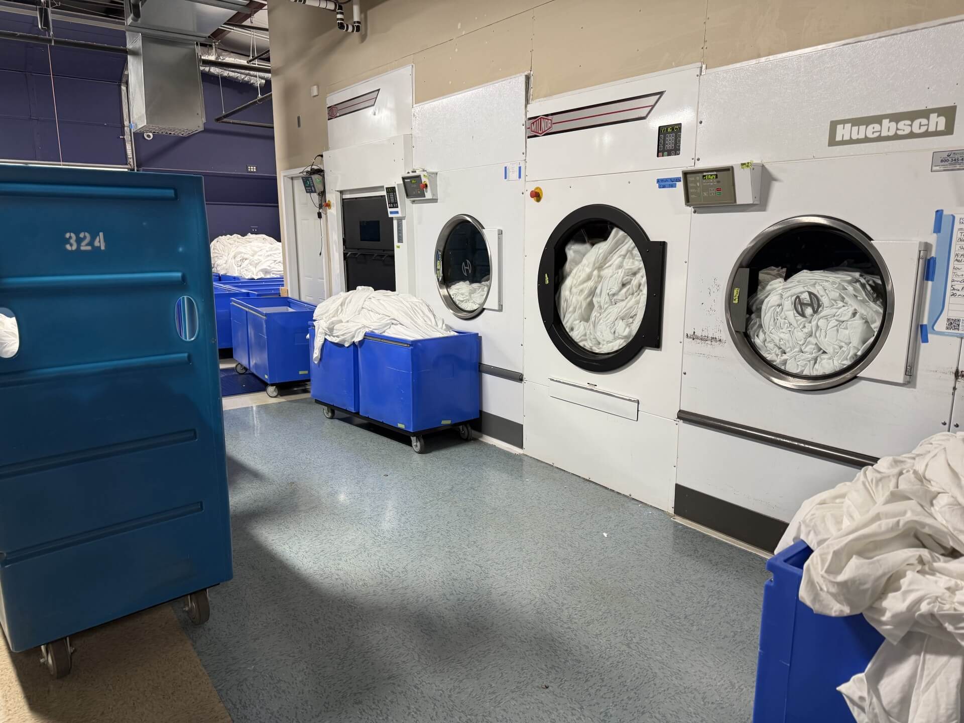 Hollister Commercial Laundry Hero 1